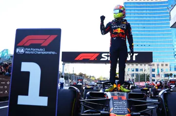 Checo Pérez hace historia al ganar el Sprint en Azerbaiyán y saldrá tercero en el GP