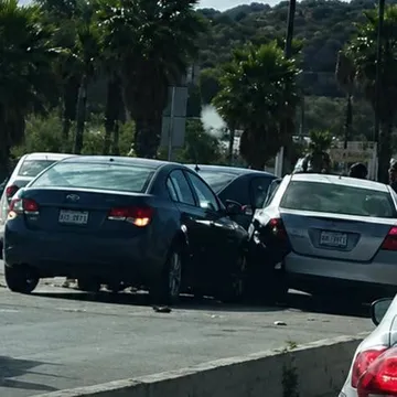 ¡Otra vez! Nuevo choque múltiple paraliza la carretera Actopan-Pachuca un día después de la carambola de cinco vehículos