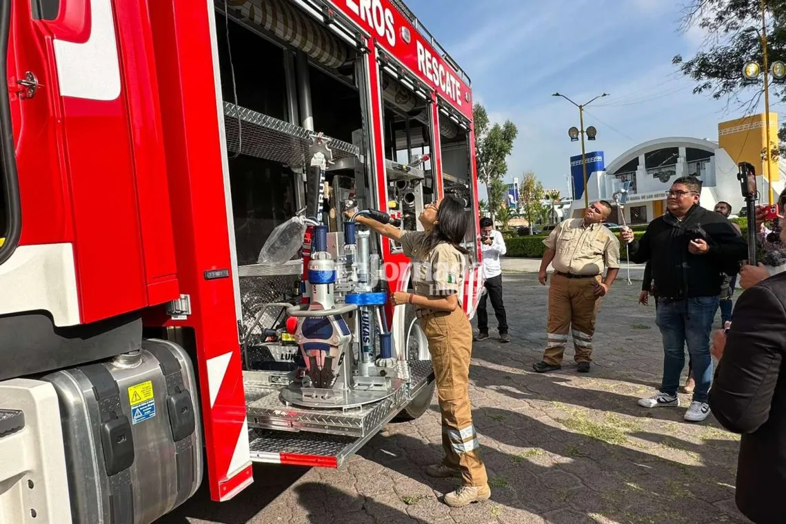 Tula de Allende: entregan ambulancia y camión de bomberos