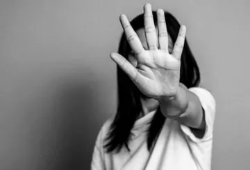 Yadira pide garantías de seguridad tras sufrir violencia familiar y amenazas, mientras su agresor sigue libre