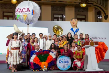 Se presenta la Guelaguetza 2025 en mañanera de Claudia Sheinbaum