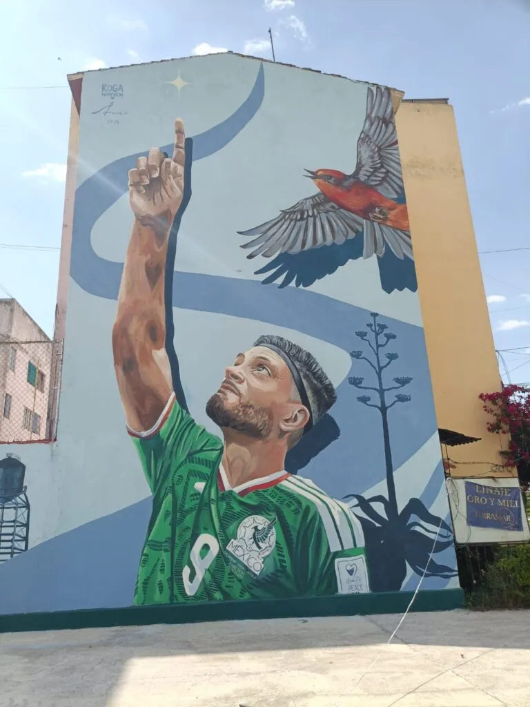 Raúl Jiménez presume en redes mural realizado en su honor en Tepeji del Río