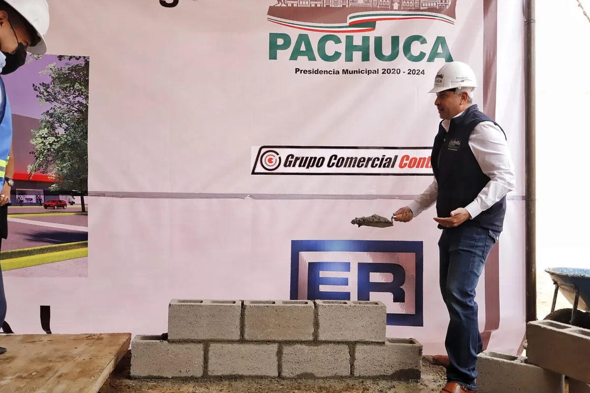 Colocan primera piedra de Woolworth Plaza Bella, en Pachuca