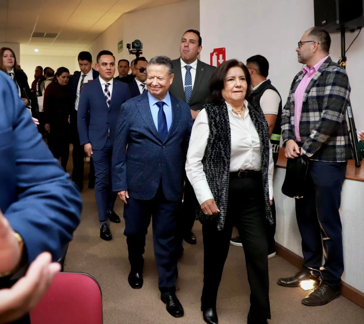 Autoridades de Hidalgo durante la entrega de certificaciones ISO al Sistema DIF Hidalgo.