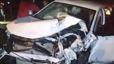 Choque frontal de una camioneta