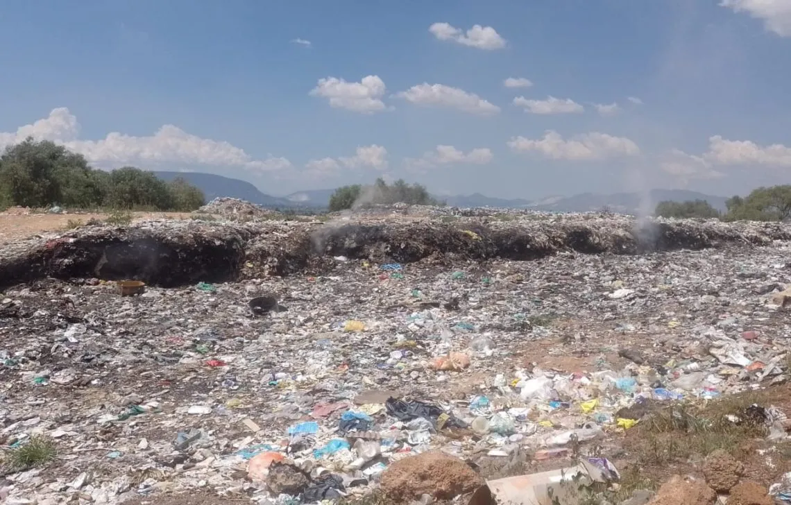 Tlahuelilpan: tiradero a cielo abierto aún opera de manera ilegal, acusan pobladores