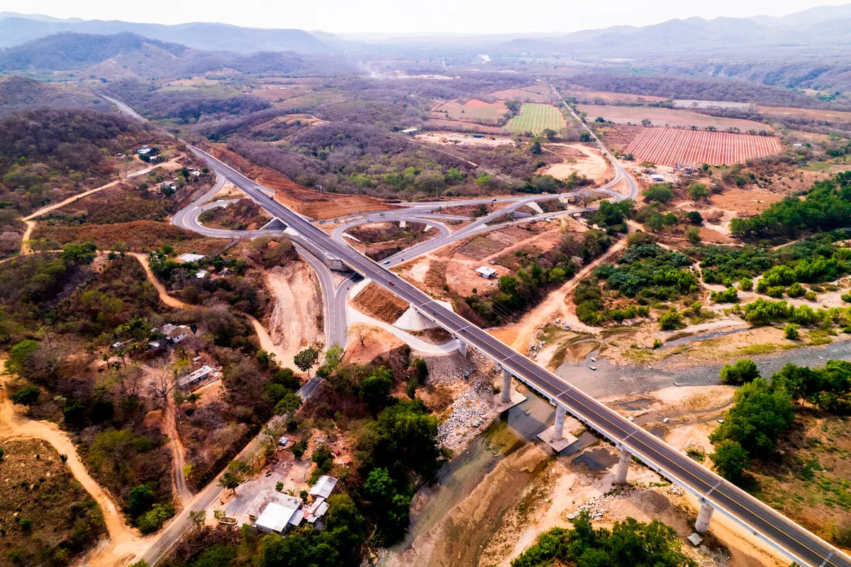 AMLO inaugura carretera Oaxaca-Puerto Escondido; no habrá peaje