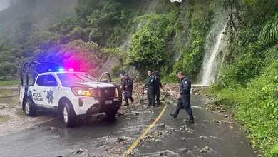 Derrumbe en carretera de Tlanchinol moviliza a Policía Estatal y autoridades locales