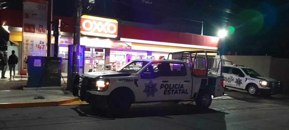 Pachuca: tres sujetos armados roban miles de pesos en OXXO