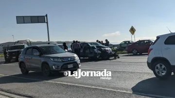 Autopista México-Pachuca: accidente entre auto y moto genera caos vial
