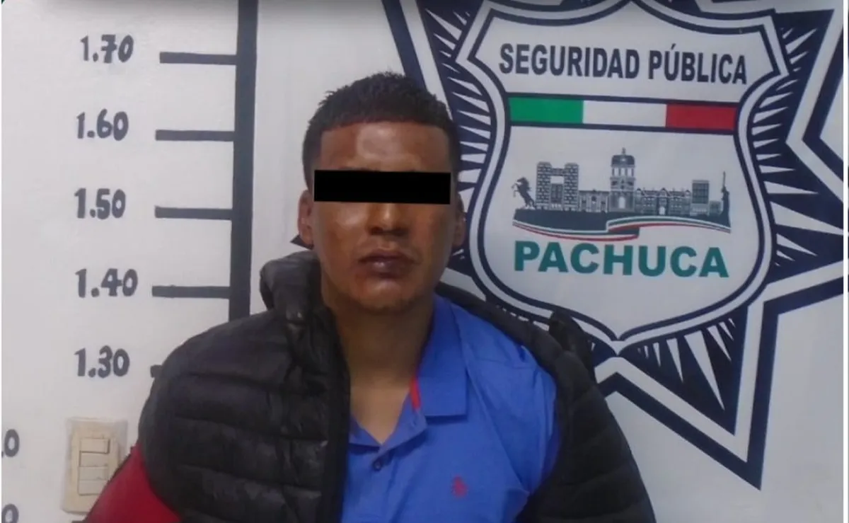 Pachuca: ladrón entra a casa y amenaza a familia con pistola; policía frustra robo