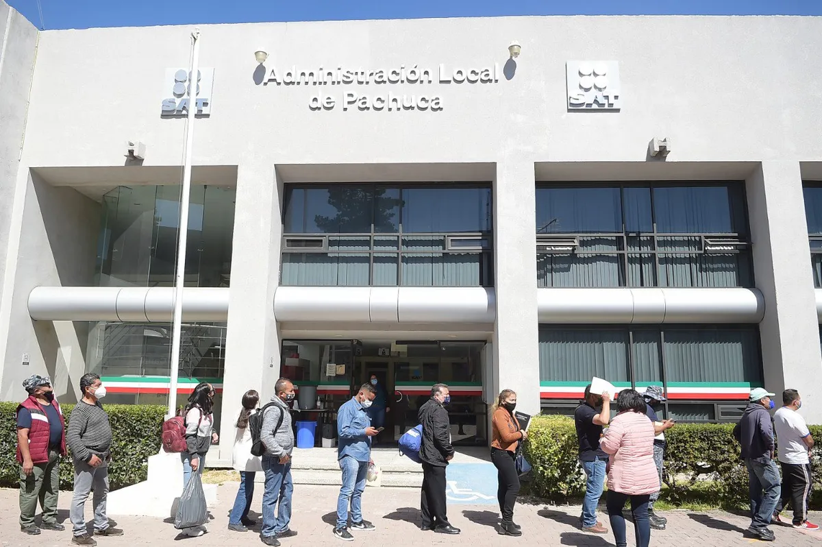 SAT: ¿Qué hacer para que quite mi adeudo de Buró de Crédito?