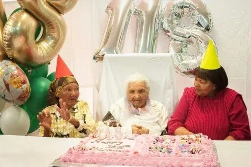Mujer sudafricana cumple 118 años; sería la persona más longeva del mundo