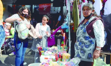 Ambulantes vuelven con pirotecnia al 1 de Mayo en Pachuca