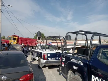 Atotonilco de Tula: camión se estrella contra casa; una mujer lesionada