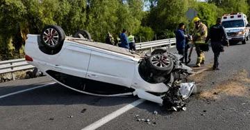 Vehículo volcado sobre la autopista México-Pachuca con afectaciones viales hacia CDMX.