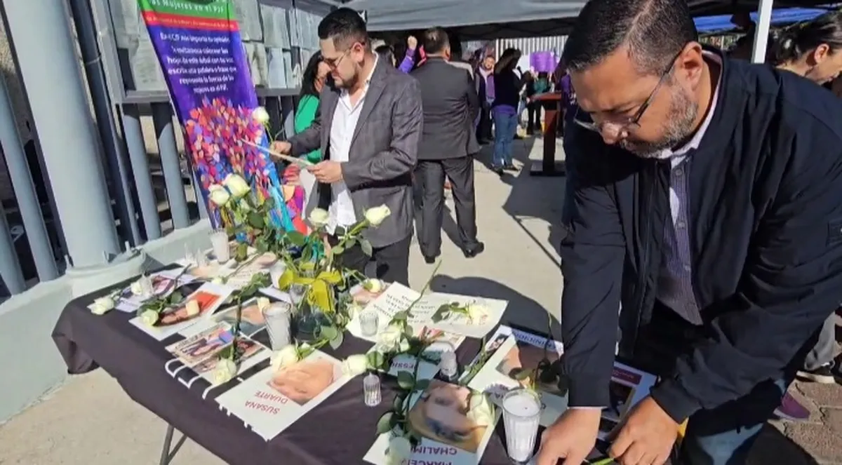 Con fotografías y rosas, sindicato del PJF Hidalgo rinde homenaje a víctimas de feminicidio