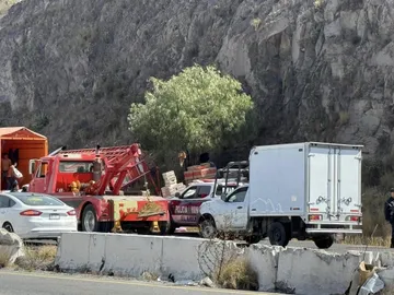¡Precaución! Volcadura de un torton afecta el tránsito en la carretera Pachuca-Actopan