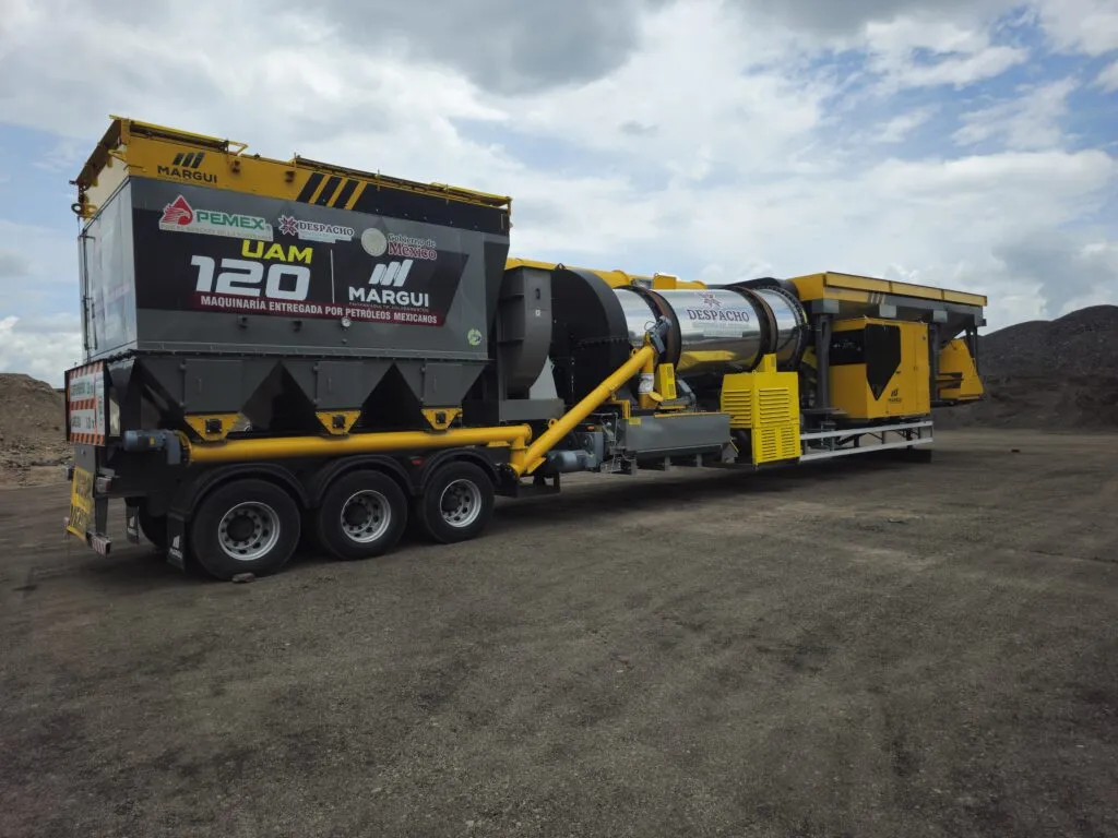 Pemex dona asfaltadora a Hidalgo para mejorar infraestructura