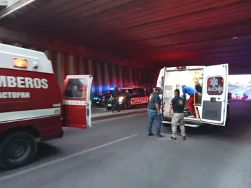 Joven estudiante se avienta de puente vehicular en Actopan