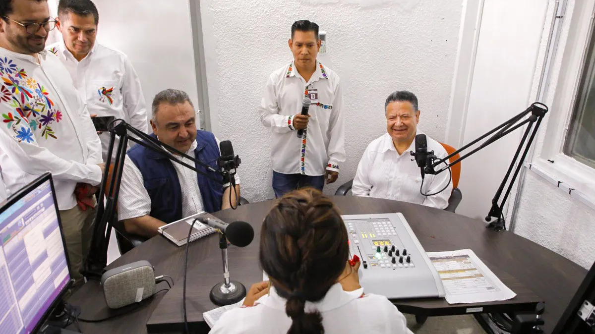 Huejutla: Julio Menchaca inaugura estación de radio