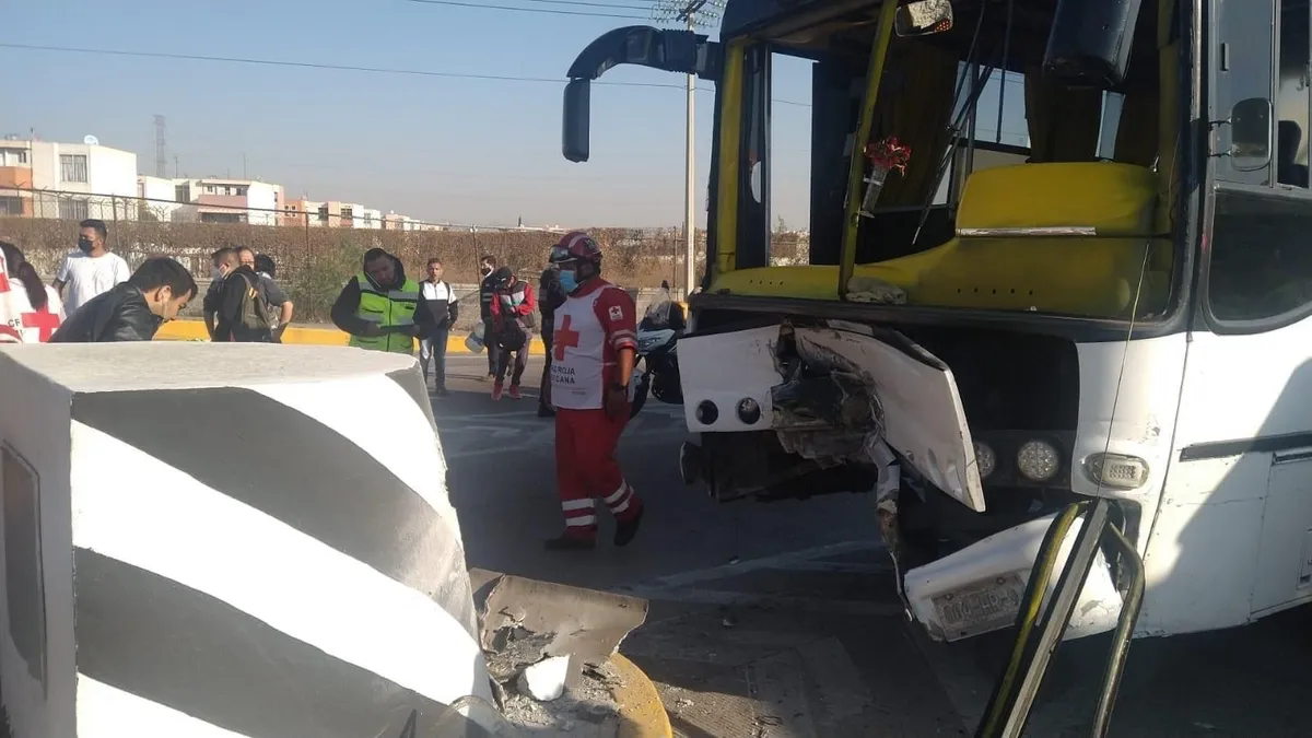 Más de 20 lesionados deja choque de autobús sobre la México-Pachuca