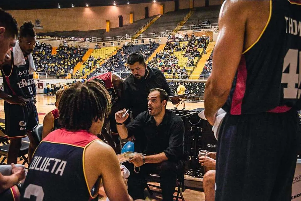 Oto Zulueta, jugador de Pachuca en el baloncesto profesional