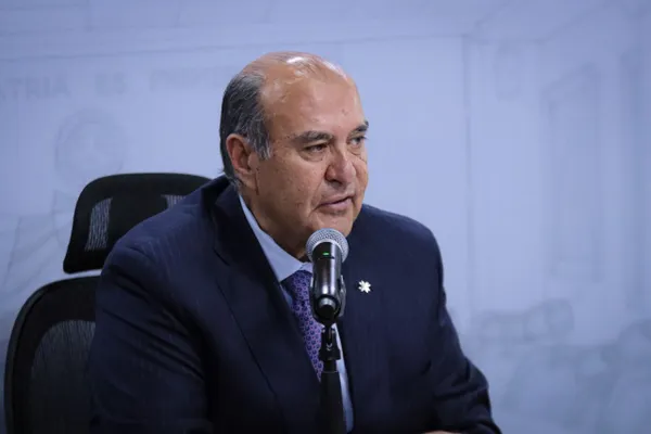 Natividad Castrejón rinde su comparecencia ante el Congreso de Hidalgo