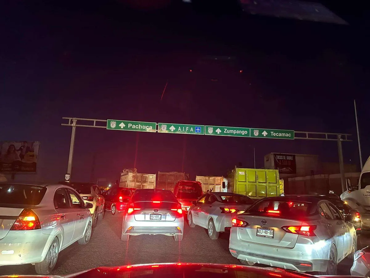 Autopista México-Pachuca: bloqueo desquicia el tráfico y provoca caos vial