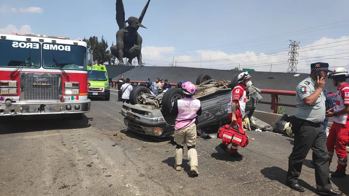 Autopista México-Pachuca: 3 lesionados deja volcadura y choque
