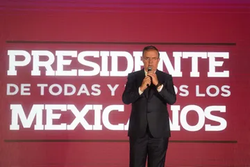 Foto de Marcelo Ebrad, cuyo equipo denunció irregularidades en la encuesta nacional de Morena.
