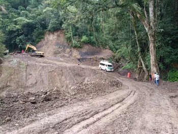 Hidalgo rehabilita caminos dañados por las lluvias en varios municipios