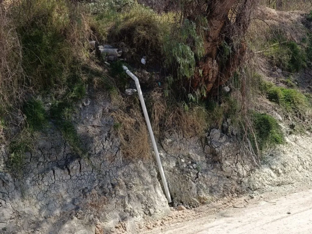 Señalan daños a propiedad por obra en canal Viejo Requena en Tula