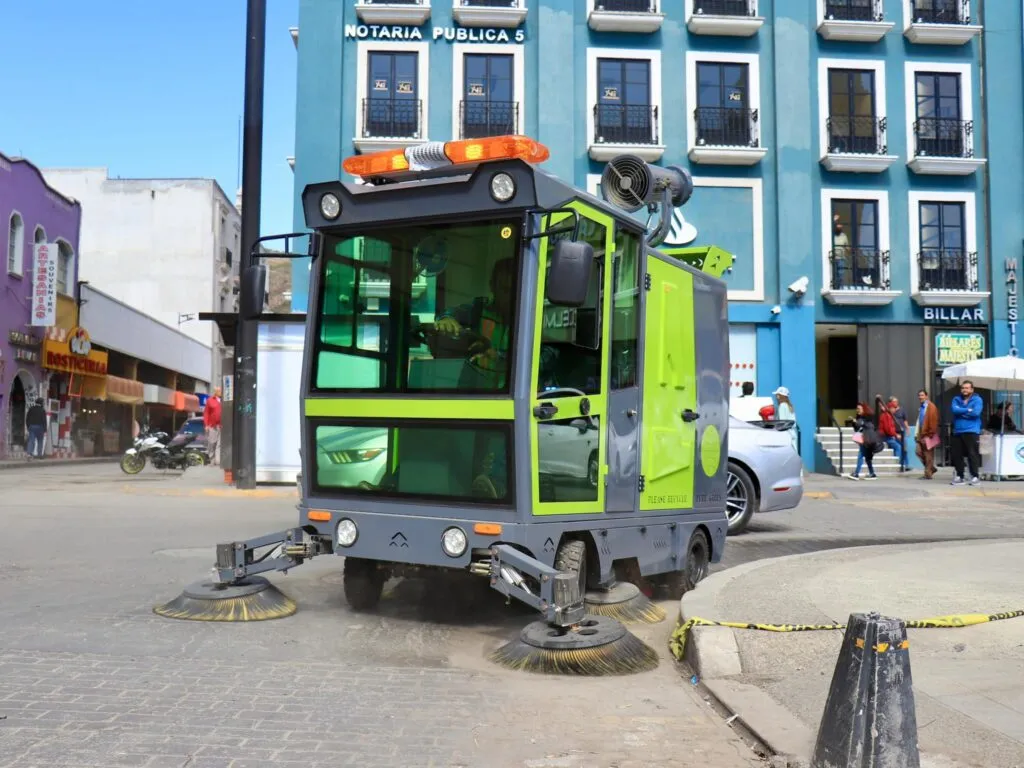Nuevas barredoras eléctricas comienzan a operar en Pachuca