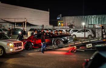 Vehículos asegurados durante un operativo contra arrancones en Pachuca.