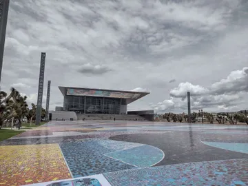 El parque David Ben Gurion requiere restauración urgente: aún sin fecha para intervenir el mosaico monumental de Bayron Gálvez