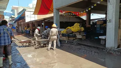 Fuga de agua en ducto de Pemex provoca daños a comerciantes Tlahuelilpan