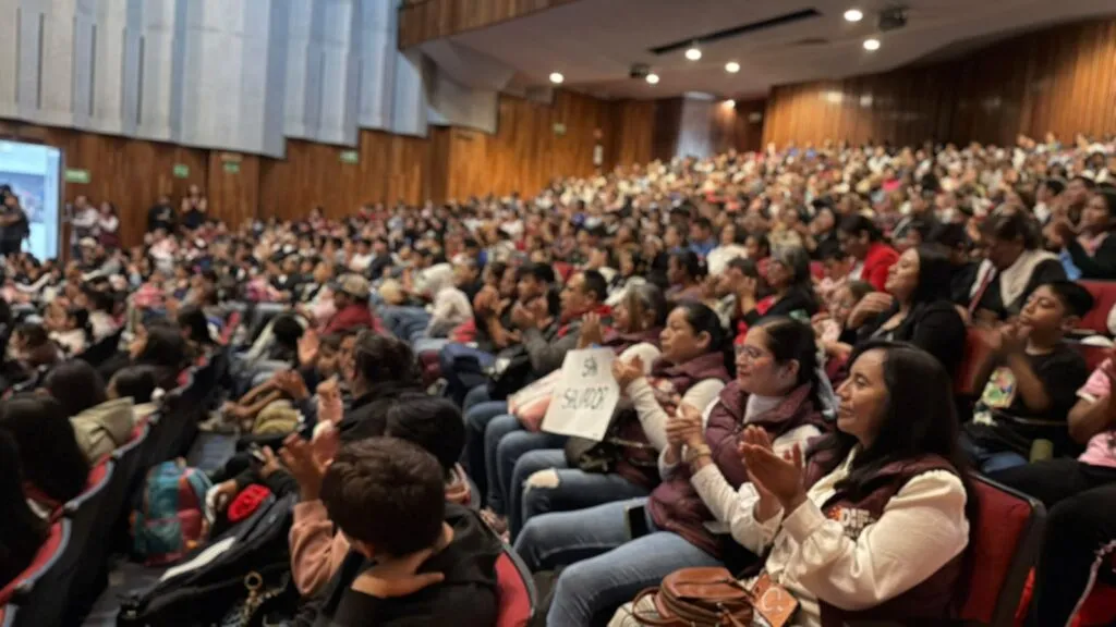 ¡Apoyo para estudiantes! DIF Hidalgo entrega 305 becas PILARES en 17 municipios