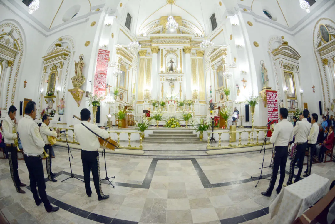 Nuestra virgen y santo