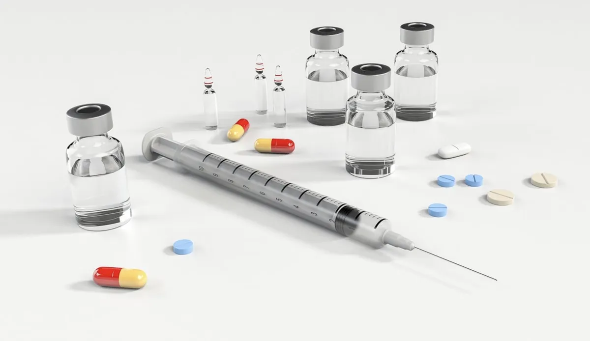 Evita riesgos: verifica siempre que tu medicamento tenga registro sanitario antes de comprar en línea.