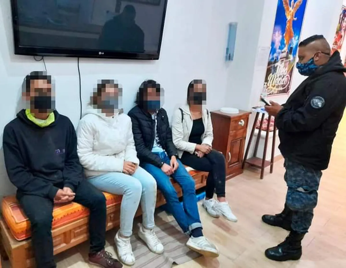 Rescatan a cuatro turistas extraviados en Huasca