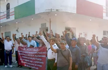 Presidencia de Huehuetla cumple cinco días tomada por extrabajadores: exigen pagos y reinstalación