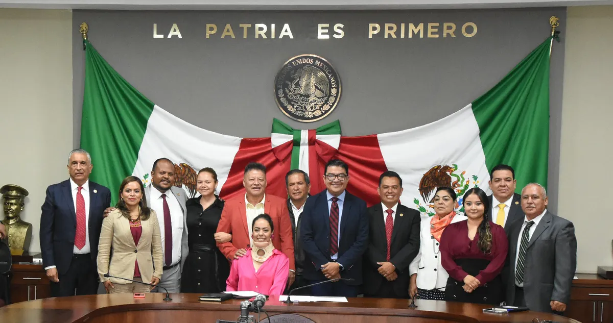 Legisladores de Morena entregan su primer informe