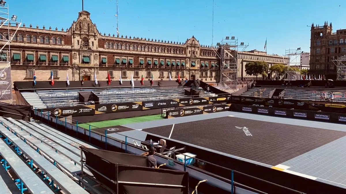 Pide AMLO a Sheinbaum “liberar” el Zócalo para manifestación por el INE