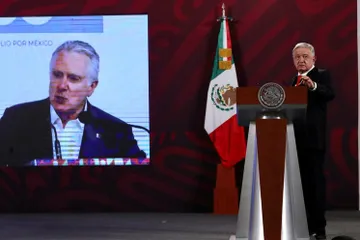 AMLO pide a Santiago Creel no enojarse con él por no ser el elegido