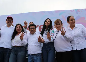 Alhely Medina y Hermilo Trejo cierran campaña en Zimapán