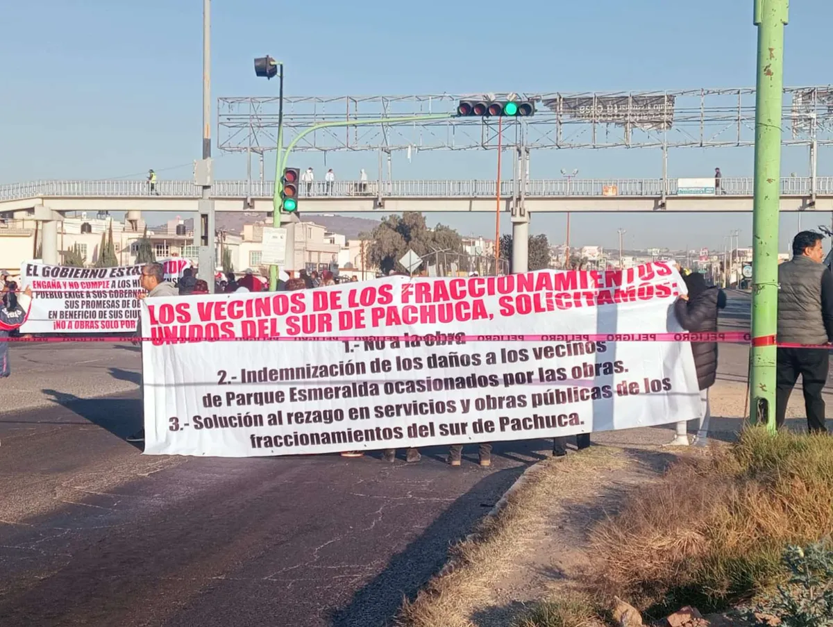 ¡Alerta vial! Bloquean bulevar Santa Catarina en Pachuca