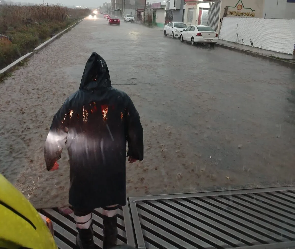 Granizo y fuertes lluvias provocan inundaciones y caos vial en Pachuca y zona metropolitana