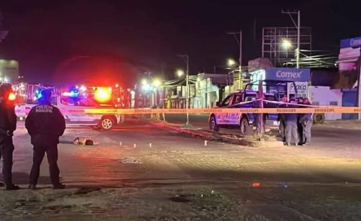 Policías resguardan zona