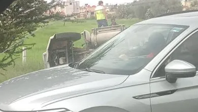 Trailer vuelca en Tizayuca